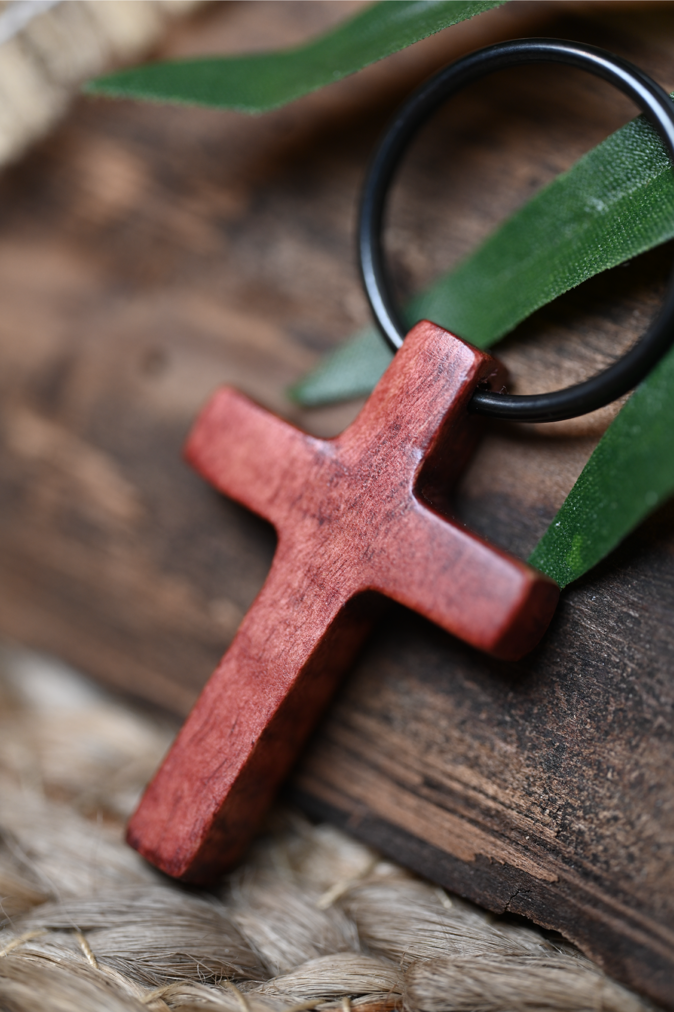 CROSS KEYCHAIN | CURLY MAPLE